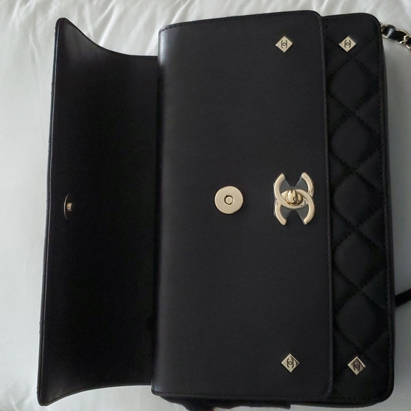 CHANEL HANDBAG - Picture 5 of 9